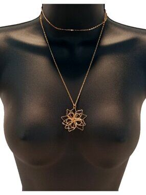 Liz Claiborne gold tone necklace delicate 1.5" flower on adjustable 30-32" chain